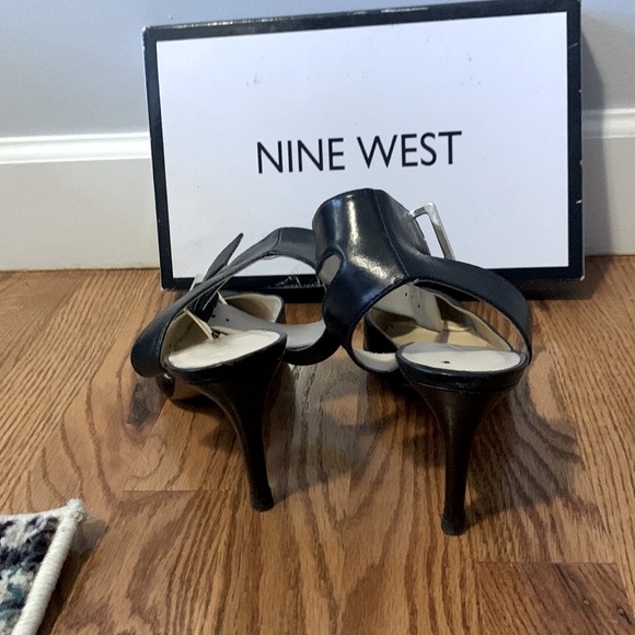 Nine West black ankle strap shoes size 8 1/2 - Picture 2 of 4